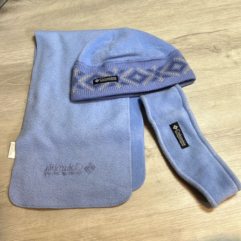 Columbia Light Blue Winter Hat, Wrap, and Scarf Set
